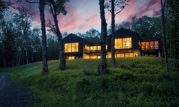 Stowe Hollow House | Wander Stowe Hollow sleeps 10, w/Workstations, 5 Bedrooms