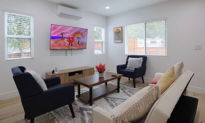 Los Angeles House | Wanderer's 2B1B Haven