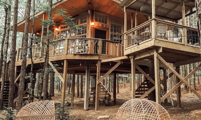 Crane Hill House | WANDERLUST TREEHOUSE Romantic couples getaway