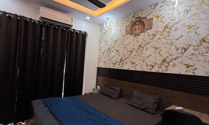 Greater Noida Apartment | WanderNest stay