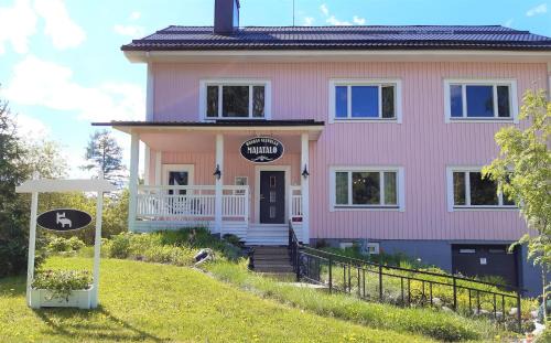 Pieksamaki House | Wanha Neuvola Guesthouse