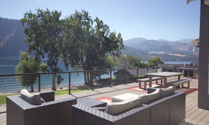 Wapato Point House | Wapato Point Bear Mountain Retreat - Views + Resort Access