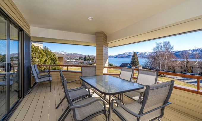 Wapato Point Condo | Wapato Point Halmalka Condo 514-B Close to Outdoor Pool, Sandy Beach Amenities