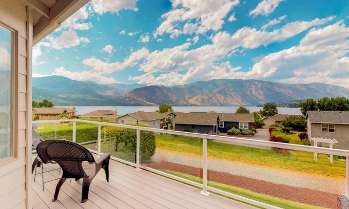 Wapato Point House | Wapato Point Lakeview