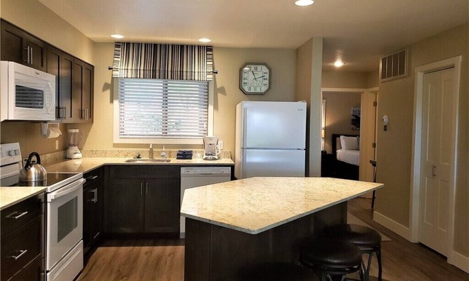 Wapato Point Condo | Wapato Point Resort Condo - Right on Lake Chelan!