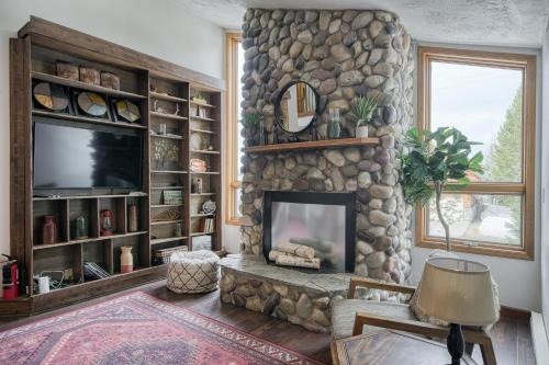 Island Park House | Wapiti View 6-Bedroom Cabin 28mins to Yellowstone