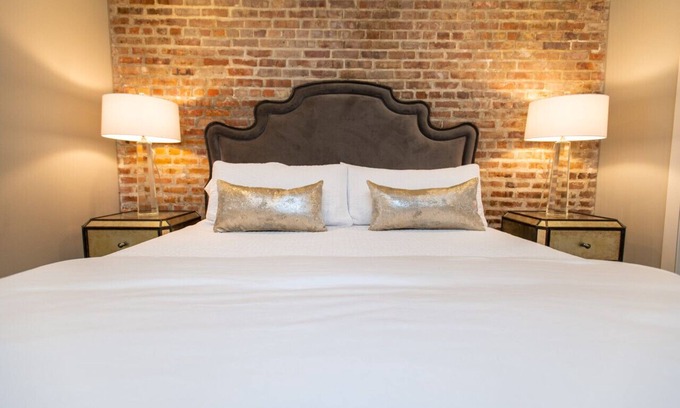 Central Business District Hotel | Warehouse District Modern Condo, Walk to French Quarter, Superdome