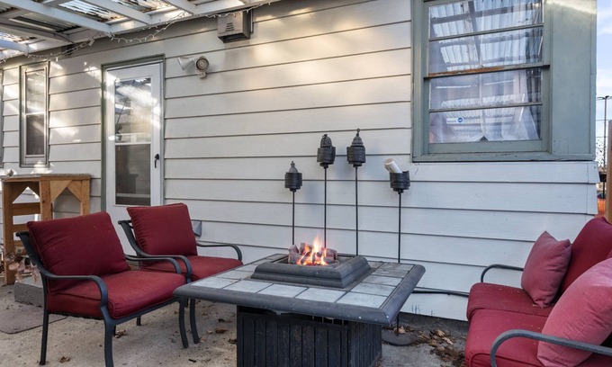 Madison South Condo | Warm and Cozy Basement, Covered Outdoor Area w/BBQ and Fire-Table, 6 Miles to Downtown