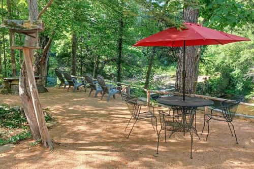 Pittsboro House | Warm and Peaceful Home with Fire Pit on Haw River