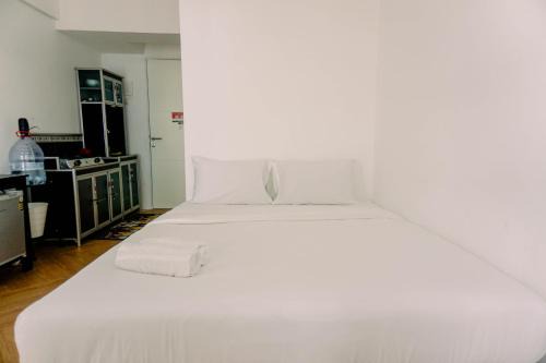 South Tangerang Apartment | Warm and Simply Look Studio Room Urbantown Serpong Apartment By Travelio
