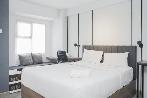 South Tangerang Apartment | Warm and Simply Studio Room at Urbantown Serpong Apartment By Travelio