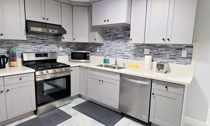Midway City House | Warm & Comfy home near beach and Disney