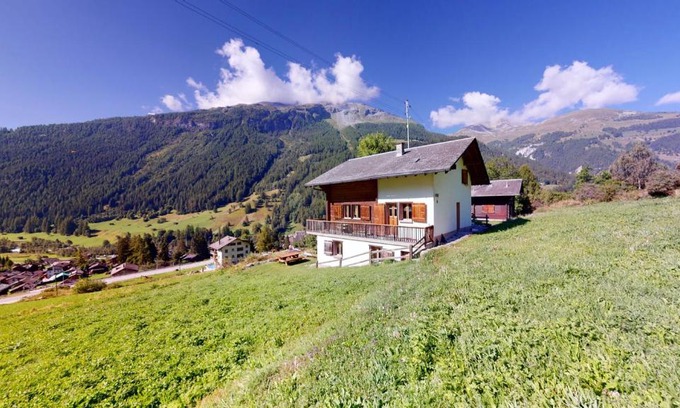 Evolene Apartment | Warm family apartment in Evolène, nice outdoor space, view on the mountains