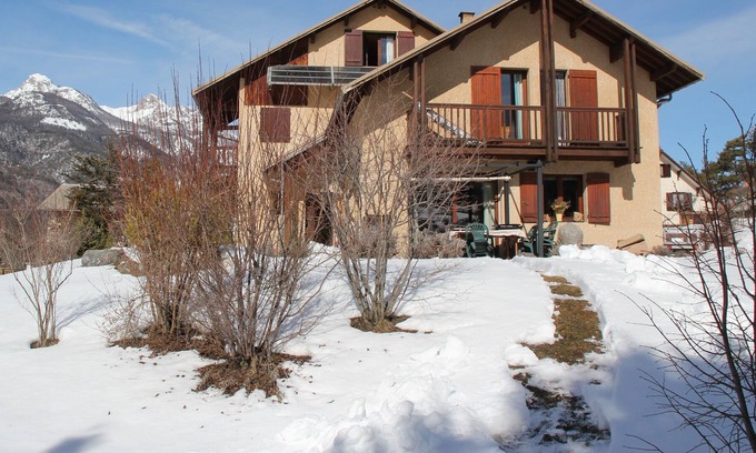 Eygliers House | Warm family home in 1 superb environment at the foot of Montdauphin