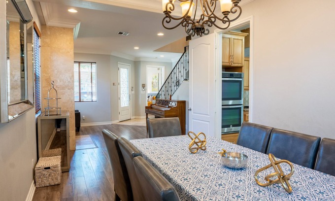 Sherman Oaks House | Warm, Inviting, Spacious Mediterranean Style Home Near Universal Studios