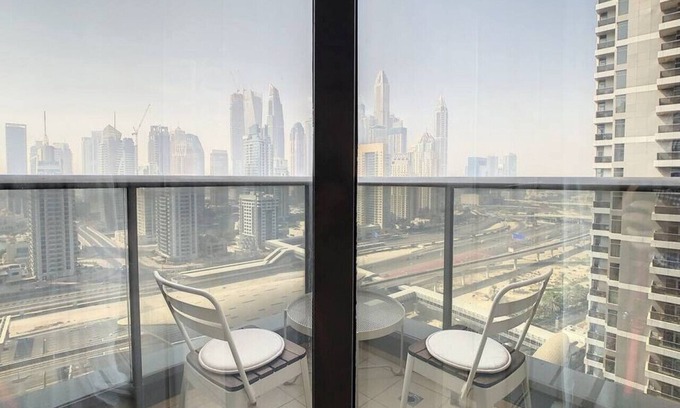 Jumeirah Lake Towers Apartment | Warm One Bedroom in JLT
