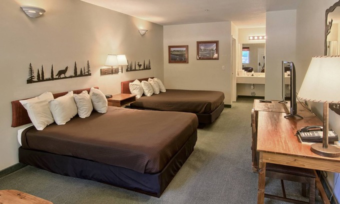 Bellaire Hotel | Warm Weather Stays Are Booking Now at The Legend Inn at Shanty Creek!