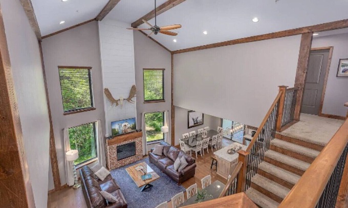 Hollister House | WARM & WELCOMiNG HOME for FAMILiES & MEMORiES