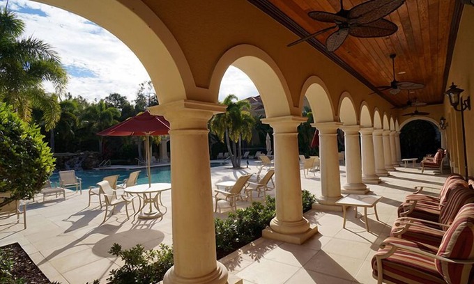 Bonita Springs Condo | Warmth and harmony await you.