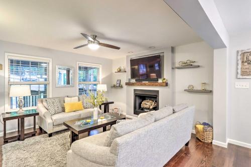 Unaka House | Warne Retreat with Hot Tub and Fire Pit!