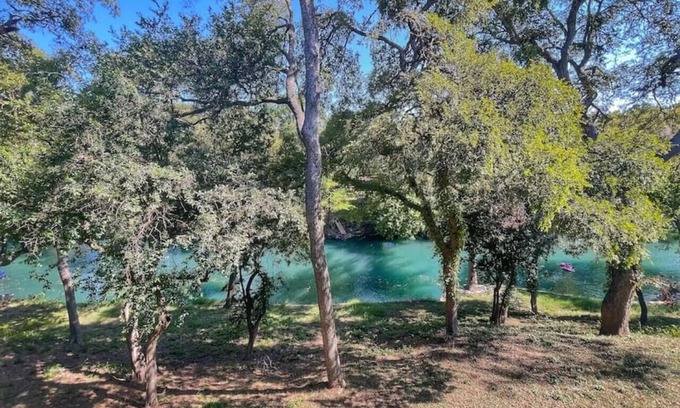 New Braunfels Condo | Warnecke Waters Edge | Stunning Remodel | Comal