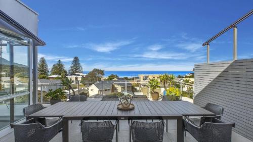 North Avoca House | Warralong - Stunning Views, Short Walk To North Avoca Beach