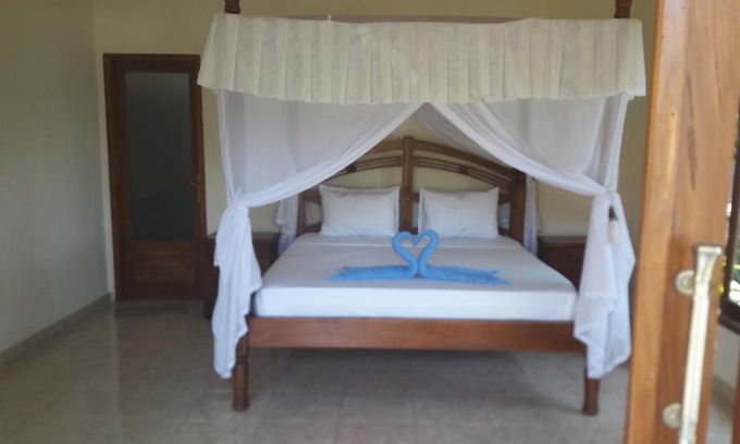 Purwakerti House | Warung Pantai Bungalows