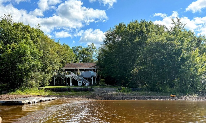 Springfield House | Washademoak Lakefront Escape with Hot Tub and Outdoor Kitchen