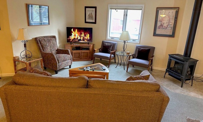Bayfield Condo | Washington Condo #204 DTN Bayfield. Sleeps 6. 1st Street & Washington Ave. n