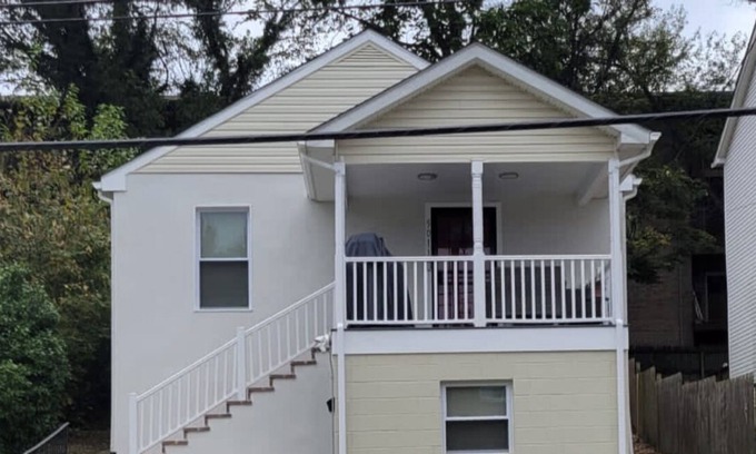 Southeast House | Washington D.C. Main Suite, near metro, with porch & free parking