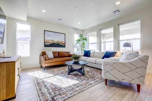 Washington House | Washington Home with Mtn Views, Near Hiking!