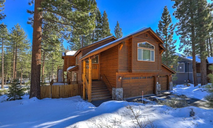 Country Club Estates House | Washoe Wanderlust -Game Rm w Pool Table & Foosball