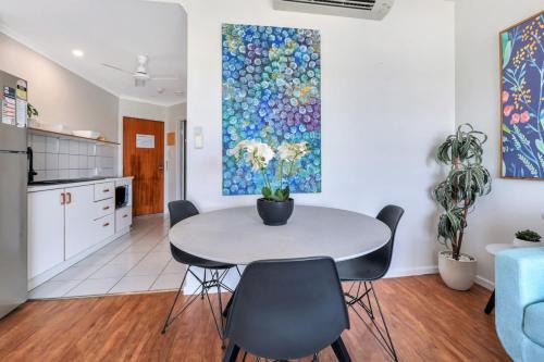 Cullen Bay Apartment | Watch the Sun set over Cullen Bay Marina and Harbour