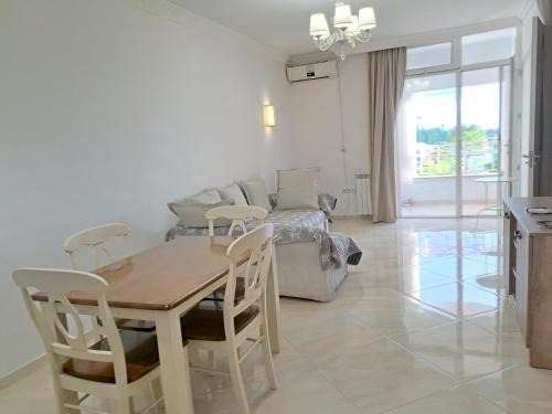 New Boulevard Apartment | Watching The Sea Apartment