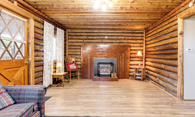 Clearlake Cottage | Watefront Getaway w/Mtn Views & Dock in Clearlake