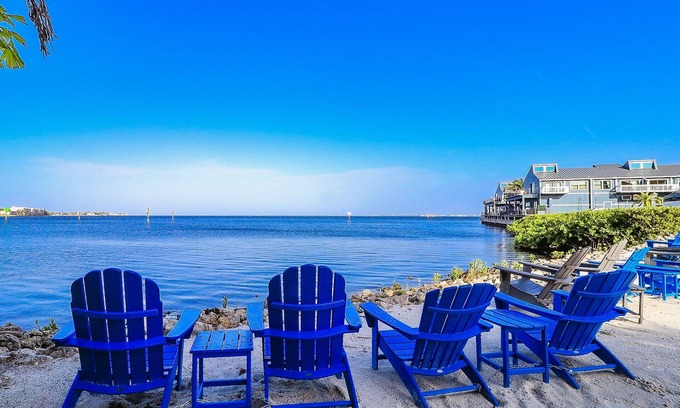 Punta Gorda Condo | Water front, Bring Your Boat or drop a fishing line, enjoy a beautiful sunset !