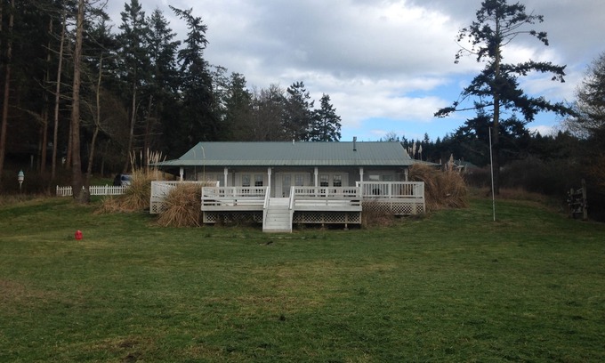 Lopez Island Villa | Water Front Large Vacation House On Lopez Island in Washington State, USA