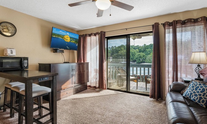 Osage Beach Condo | Water front Step free Pool Cable Roku Wifi Boat Slip, Trlr Prkg & small ramp