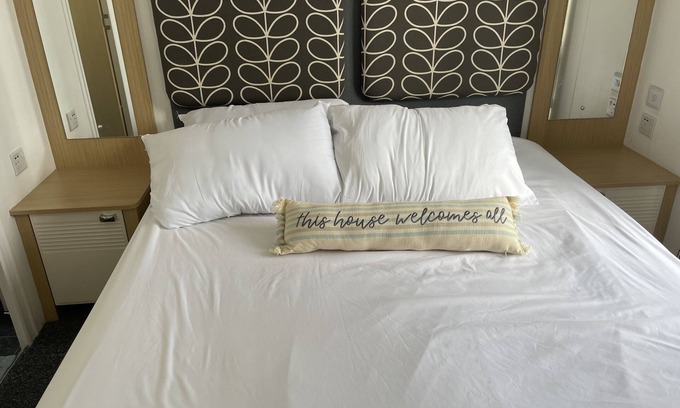 Hamworthy House | Water Lily lovely dog friendly caravan on Rockley Park, Poole Harbour + Sea View