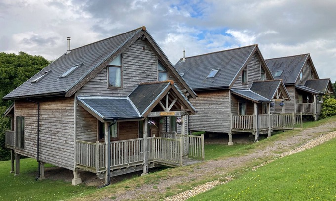 Mottistone Ski Chalet | Water Mill Vacations, Badgers Oak