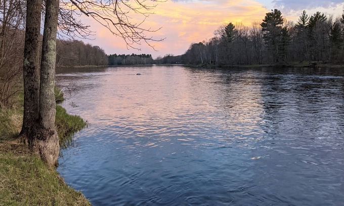 Holcombe House | Water-n-Woods River Front Cabin