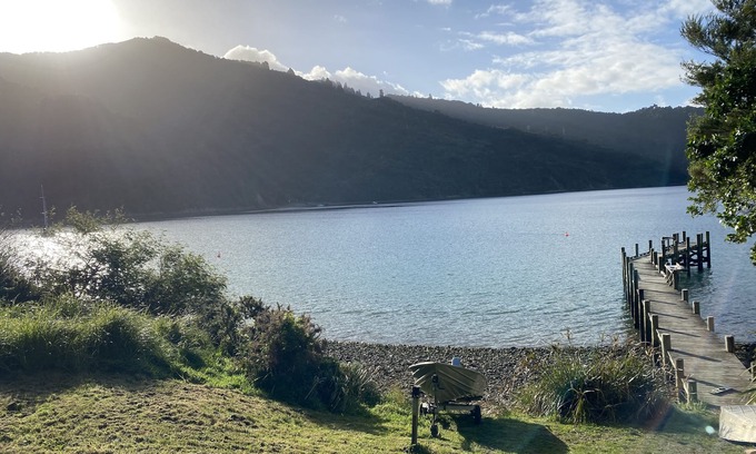 Queen Charlotte Sound House | Water Pistoll - Genuine Beachfront Bach