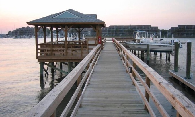 Waters Edge House | Water's Edge 95 - The Oak Oasis - Renovated Townhome - Walking distance to Beach and Center St.