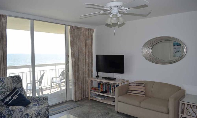 Garden City Apartment | Water's Edge Resort 212 - Oceanfront Condominium in Garden City Beach