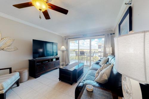 Indian Shores Apartment | Water View 402