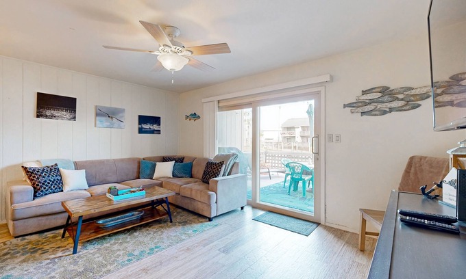Harbor Oaks House | Water-view townhouse with boat slip, shared pools, near beaches