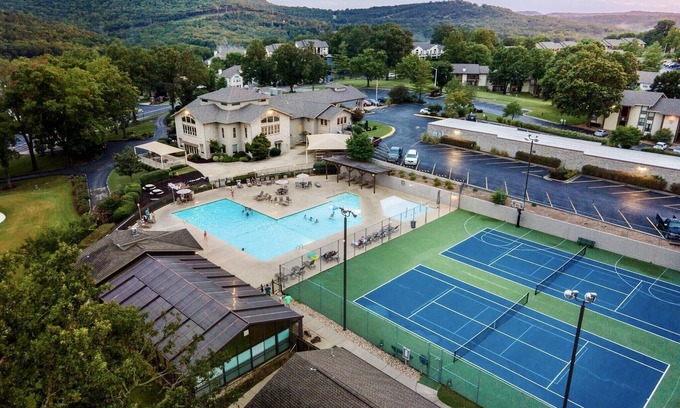 Table Rock Condo | Water View-Walk In condo within Pointe Royale Golf Resort