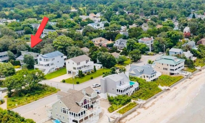 Villas House | Water Views - 2 Min Walk to Private Beach - Luxury 5-Star Rated Beach House