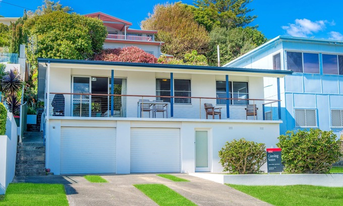 Crescent Head House | WATER VIEWS ACROSS THE FAIRWAY