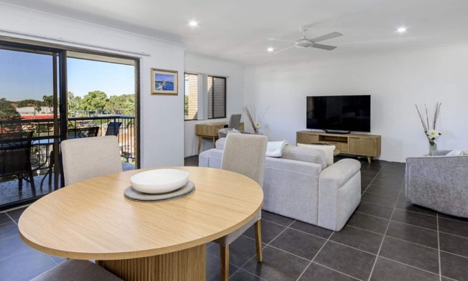 Bellara Apartment | Water Views at Marbrin Lodge
